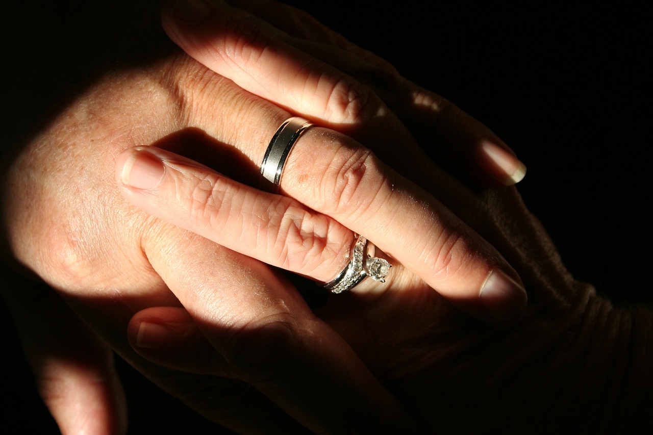 孕妈供卵生的宝宝勃子淹了怎么办（孕妈供卵生的宝宝脖子淹了往出流水怎么办）